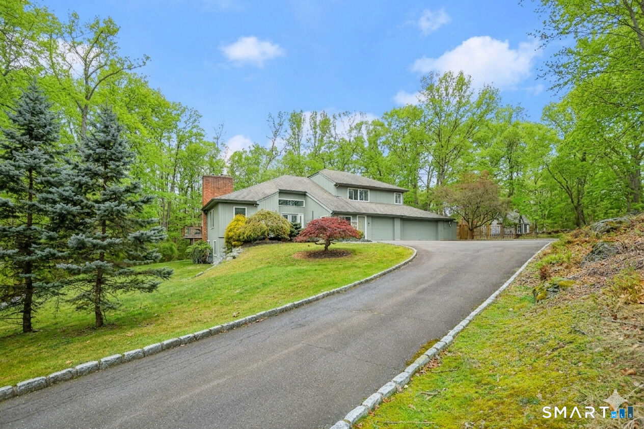 Property Photo:  166 Godfrey Road East  CT 06883 