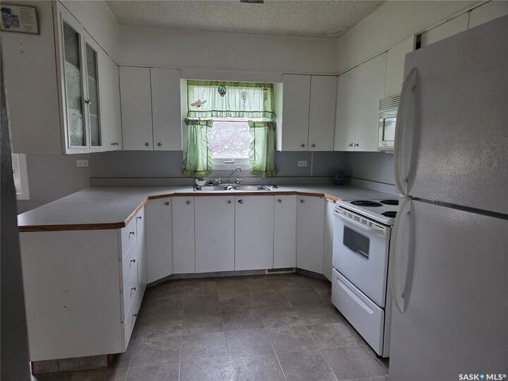 Property Photo: 249 Sixth Street NE SK S0A 4J0