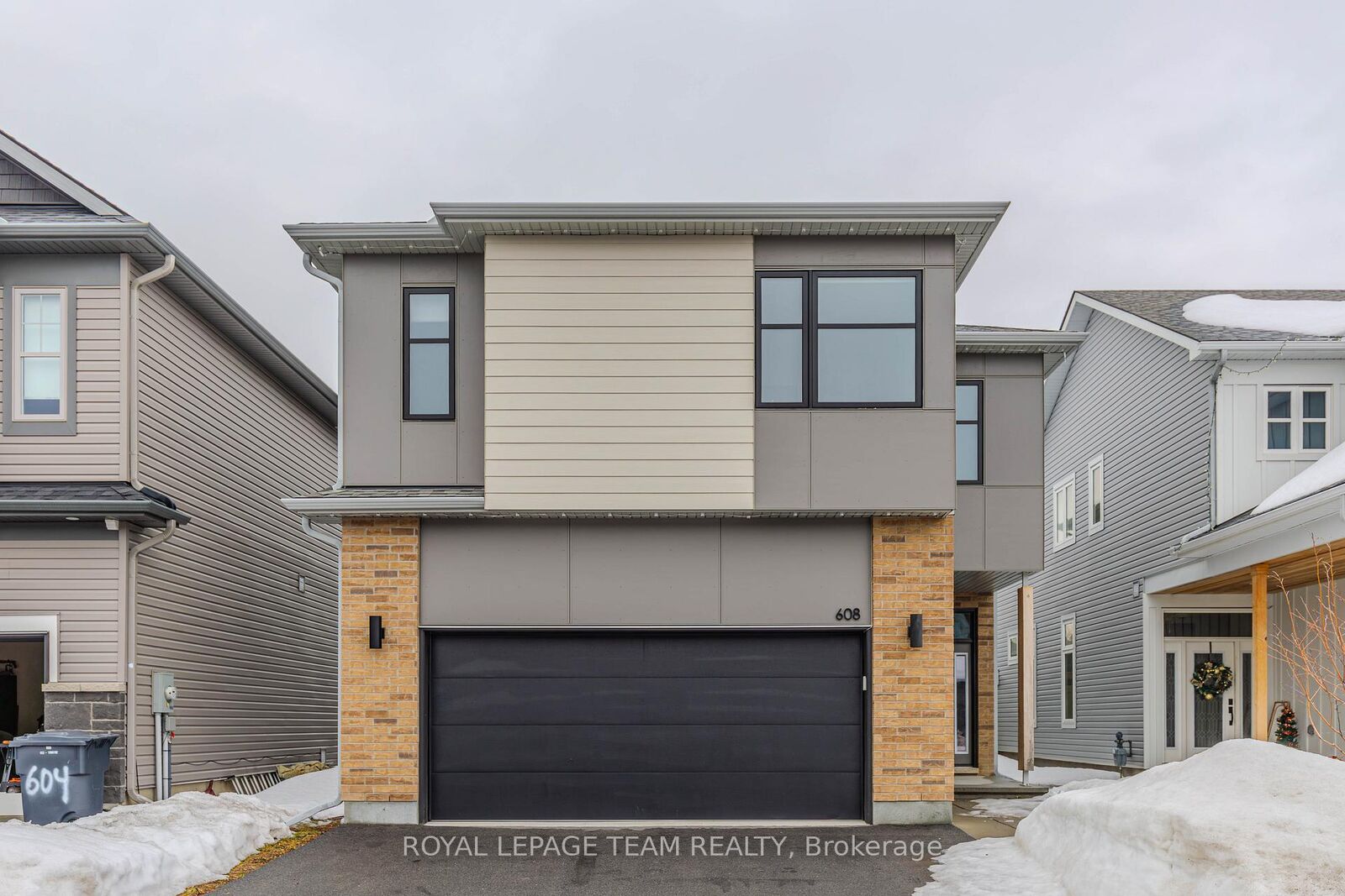 Property Photo: 608 Enclave Lane ON K4K 0M8