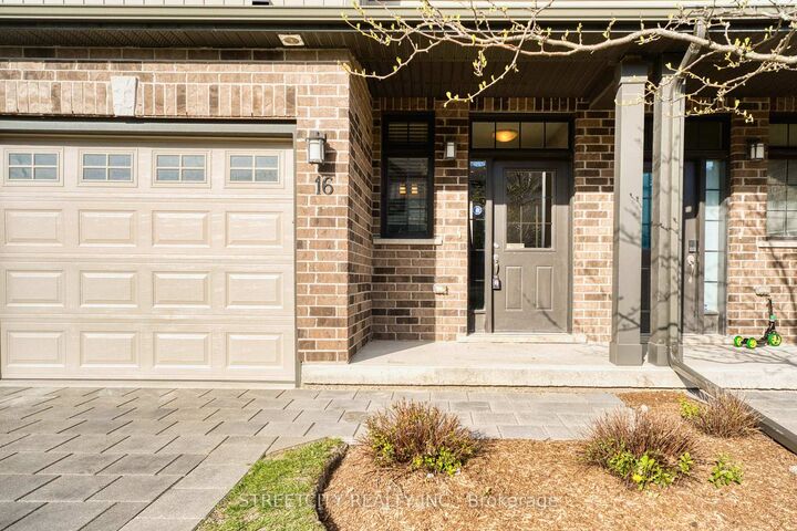 Property Photo: 1030 Oakcrossing Gate 16 ON N6H 0H1