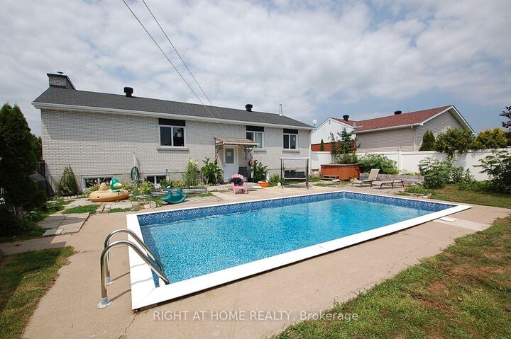 Property Photo: 2439 Raymond Street ON K4K 1K3