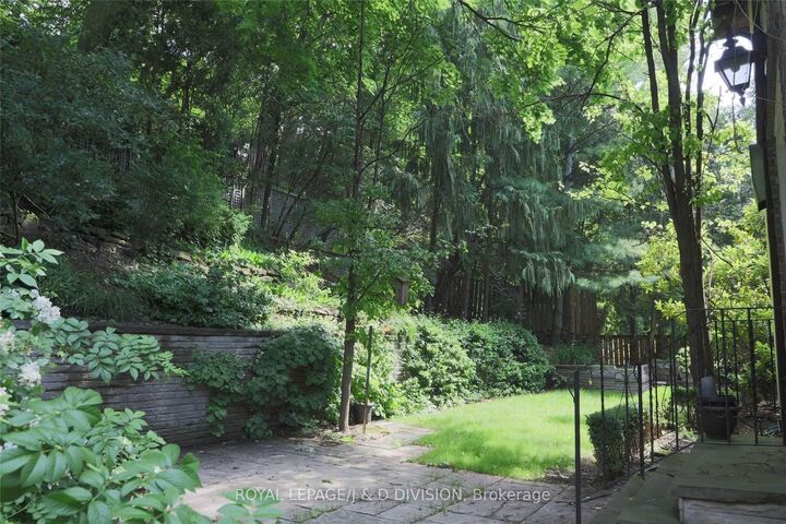 76 Poplar Plains Crescent — photo 1