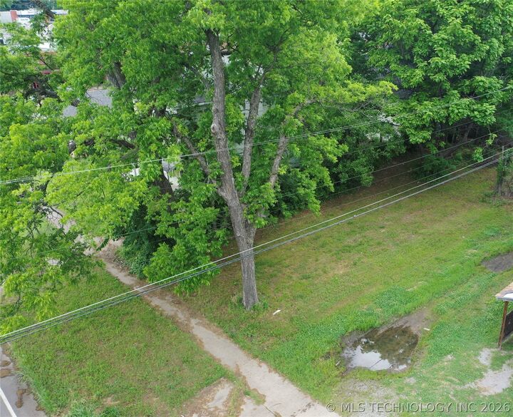 Property Photo:  910 Callahan Street  OK 74403 