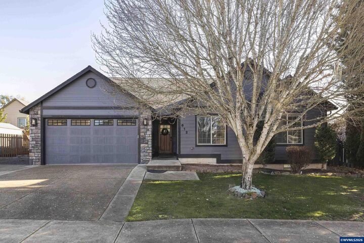 Property Photo:  612 N 6th St  OR 97111 