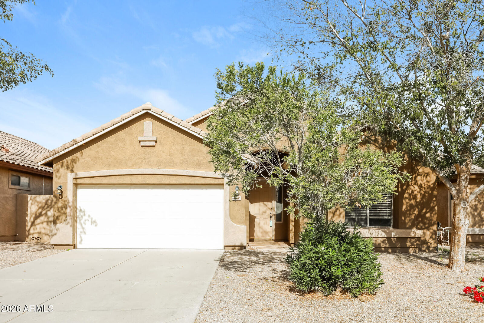 Property Photo:  10 E Mill Reef Drive  AZ 85143 