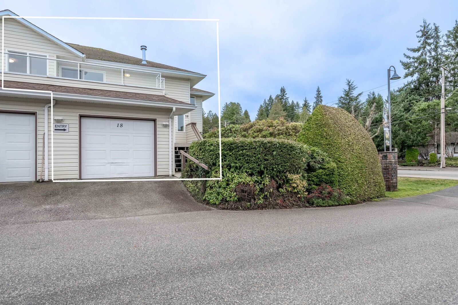 Property Photo:  5610 Trail Avenue 18  BC V7Z 0H8 