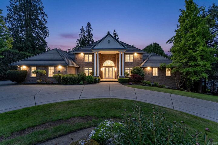 Photo de la propriété:  13688 32 Avenue  BC V4P 3C8 