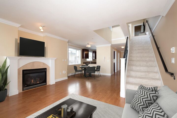 Property Photo:  152 E 12th Street 304  BC V7L 2J4 