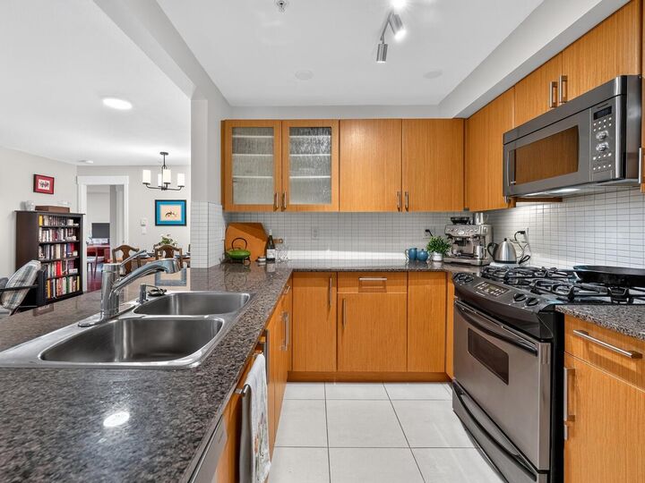 Property Photo:  2096 W 46th Avenue 206  BC V6M 2K9 