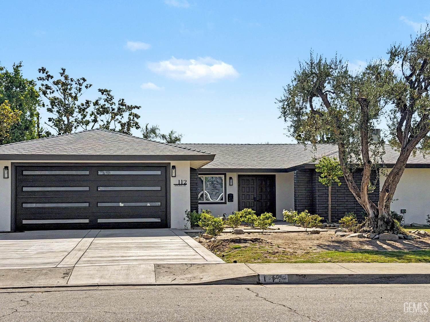 Property Photo:  112 Angell Street  CA 93309 