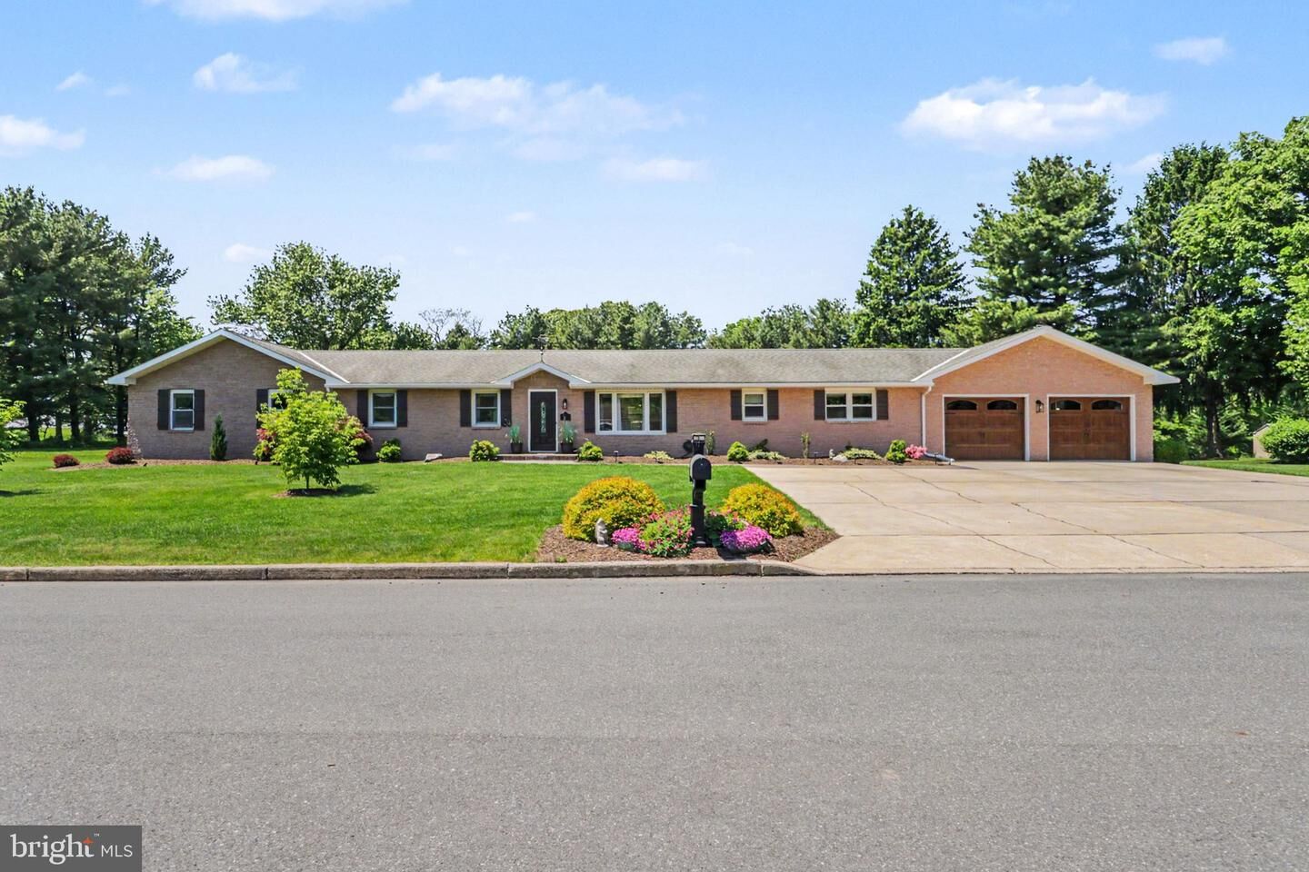 Property Photo: 5 Jan Dale Avenue PA 17003