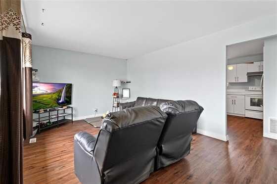 Property Photo:  11 Huber Street  MB R2R 0X5 