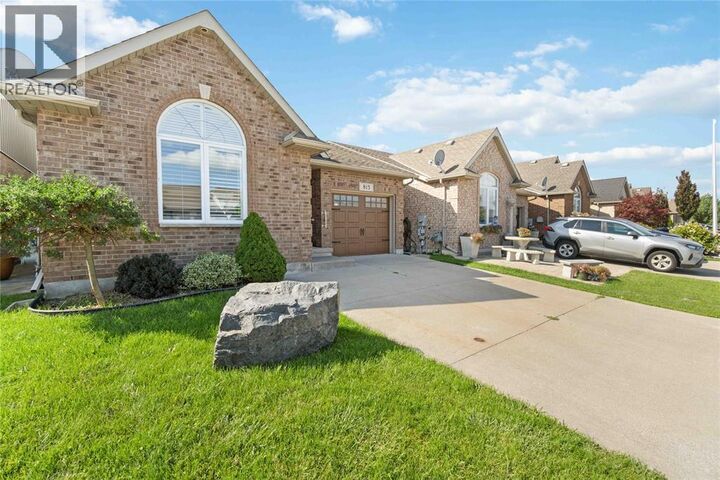 Property Photo:  815 Carriage Way  ON N7W 0A5 