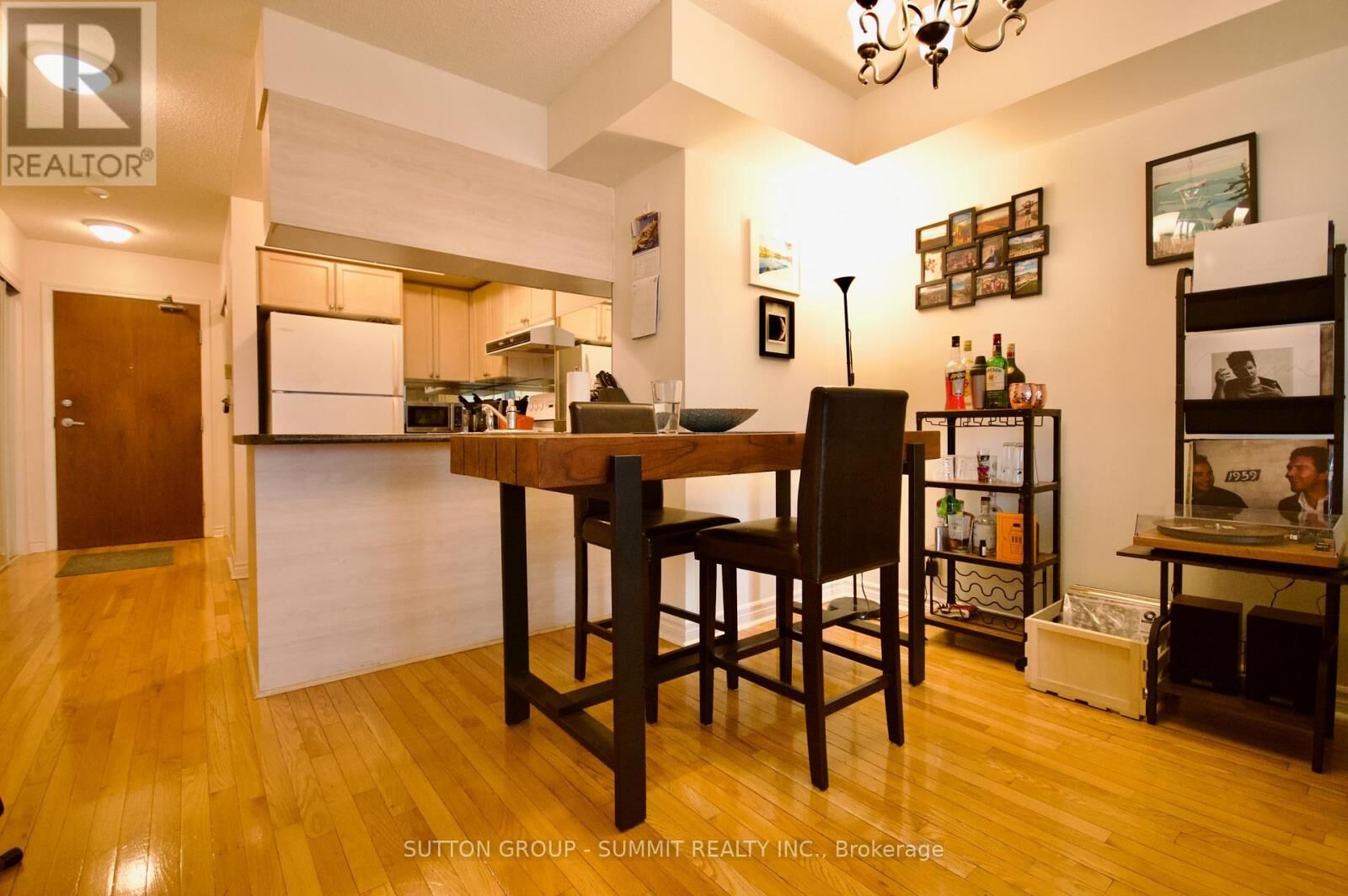 Property Photo:  1 Elm Drive West 506  ON L5B 4M1 