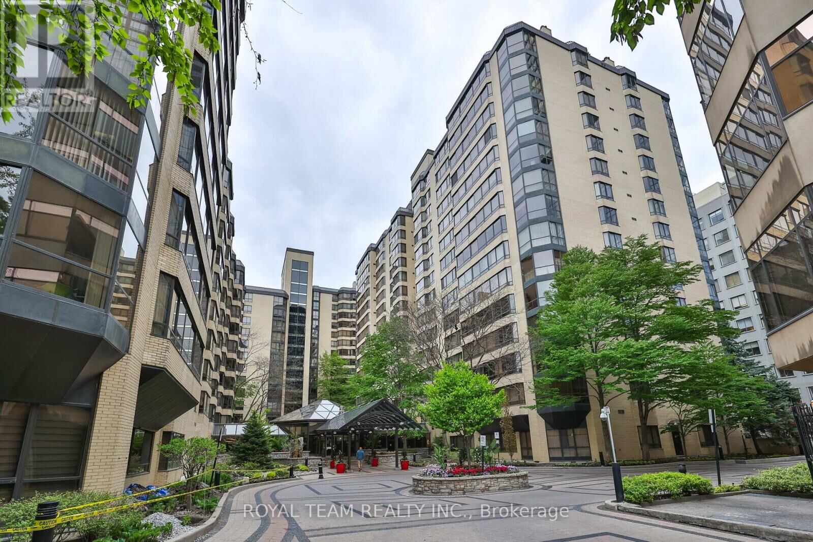 Property Photo:  211 Saint Patrick Street C-Ph 10  ON M5T 2Y9 
