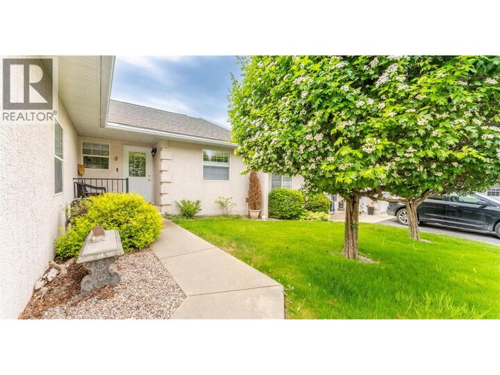 Property Photo:  210 20th Avenue South 5  BC V0B 1G5 