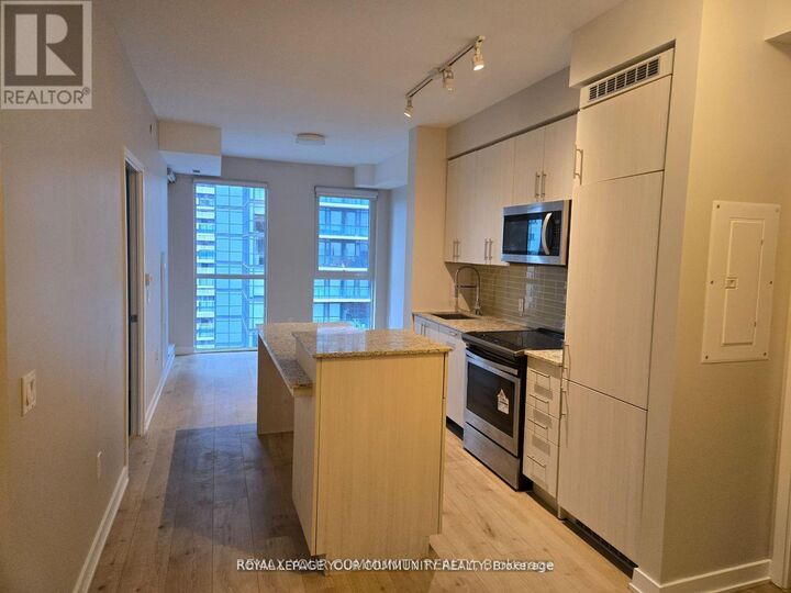 Property Photo:  4055 Parkside Village Drive 2016  ON L5B 0K8 