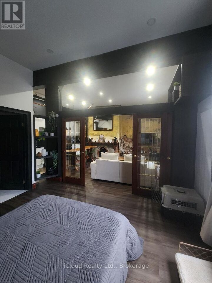 Property Photo:  7 Foundry Street 7  ON L9H 2V6 