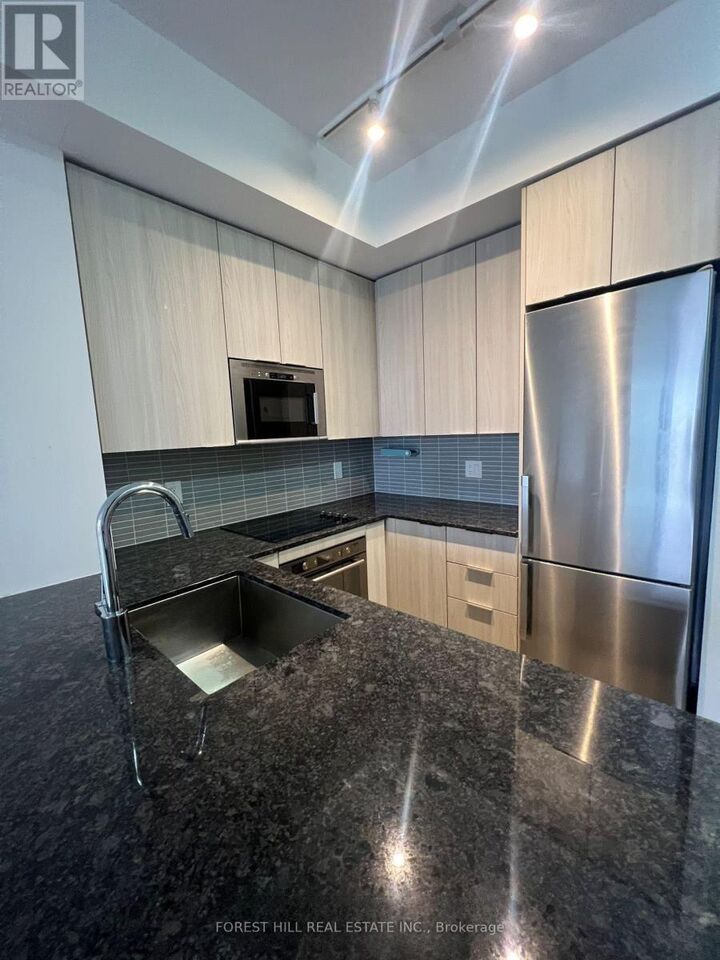 Property Photo:  99 Eagle Rock Way 512  ON L6A 5A7 