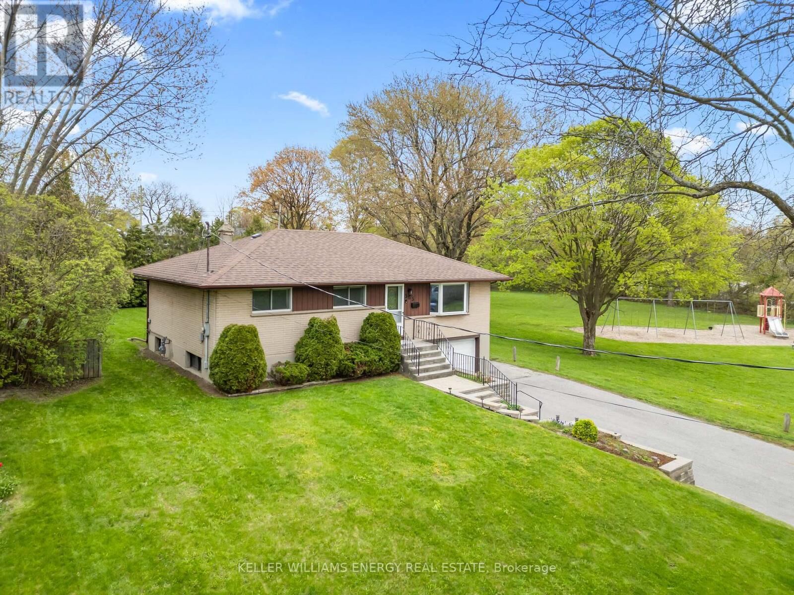 Property Photo:  365 Humewood Avenue  ON L1G 2T6 