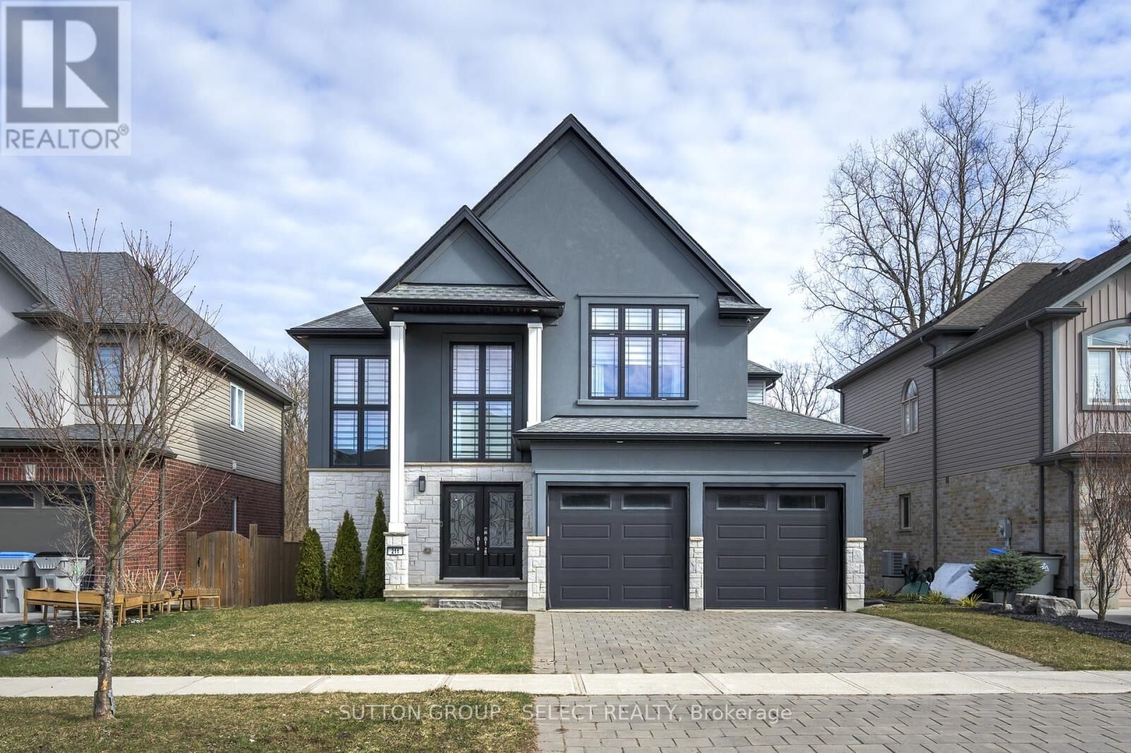Property Photo:  211 Union Avenue  ON N0L 1R0 