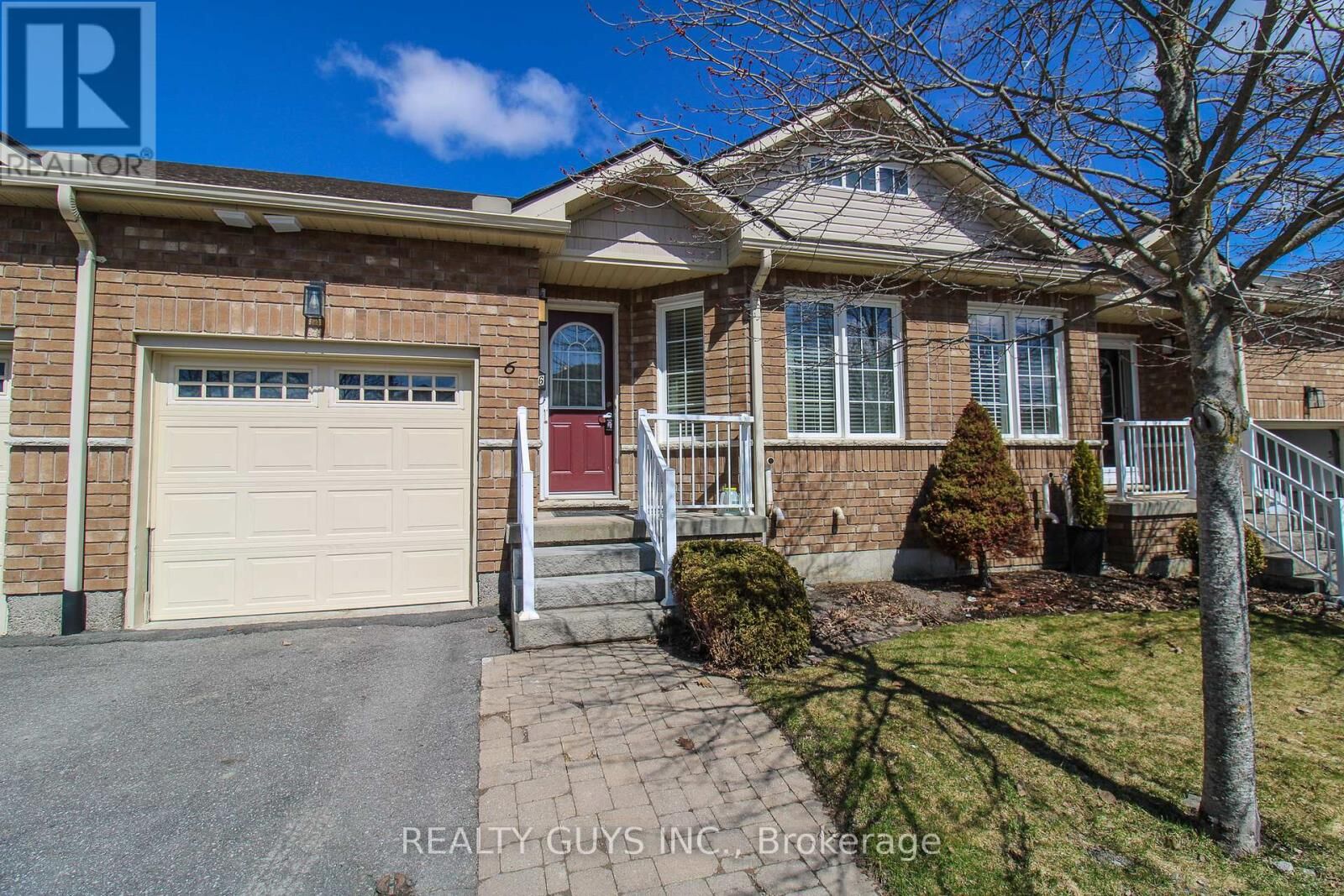 Property Photo: 909 Wentworth Street Unit #6 ON K9J 8R7