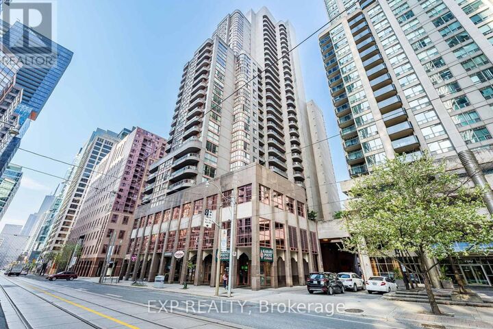 Property Photo:  736 Bay Street 1811  ON M5G 2M4 