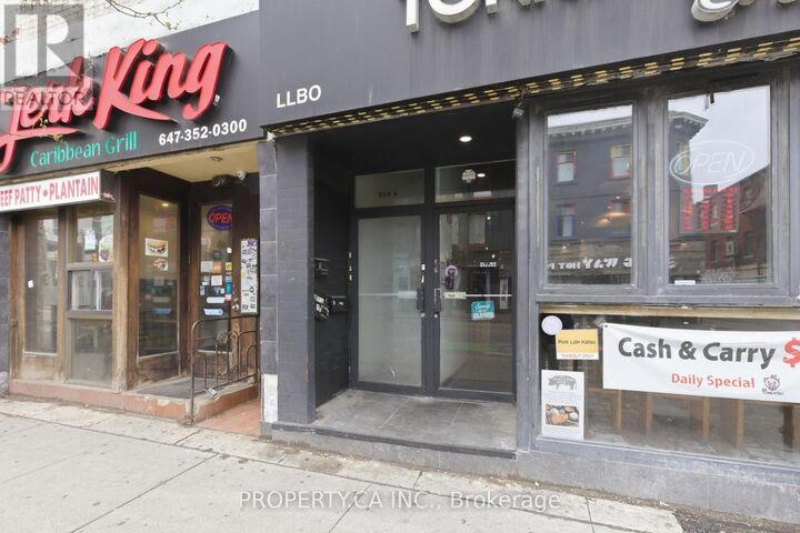 Property Photo: 520 Bloor Street West 3 Floor ON M5S 1Y3