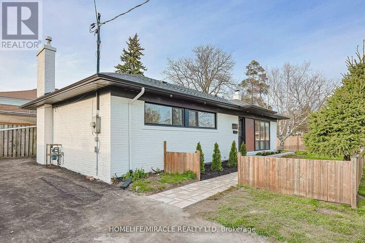 Property Photo:  22 Arnprior Road  ON M1K 5A6 
