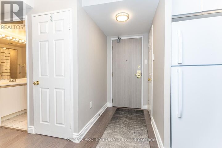 Property Photo:  2177 Burnhamthorpe Road West 702  ON L5L 5P9 