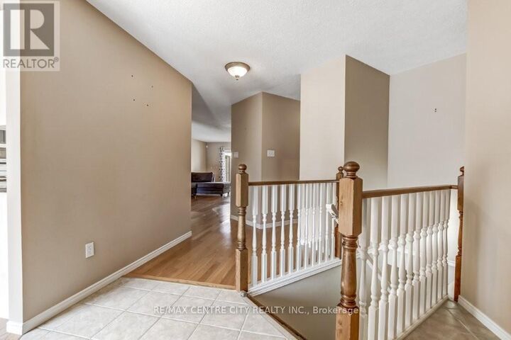 Property Photo:  99 Edgevalley Road 46  ON N5Y 5N1 