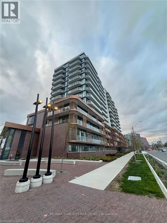 Property Photo:  220 Missinnihe Way 1314  ON L5H 0A9 