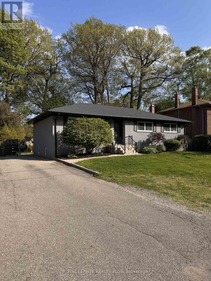 Property Photo:  1980 Hartland Drive  ON L5J 1M6 