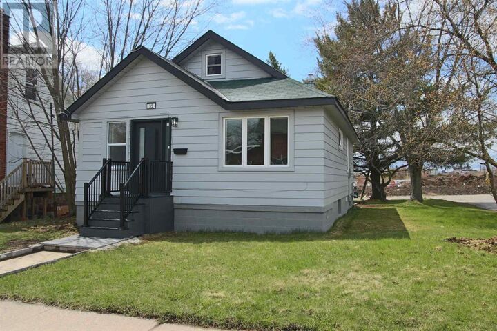 Property Photo:  35 Walnut St  ON P6B 2E3 