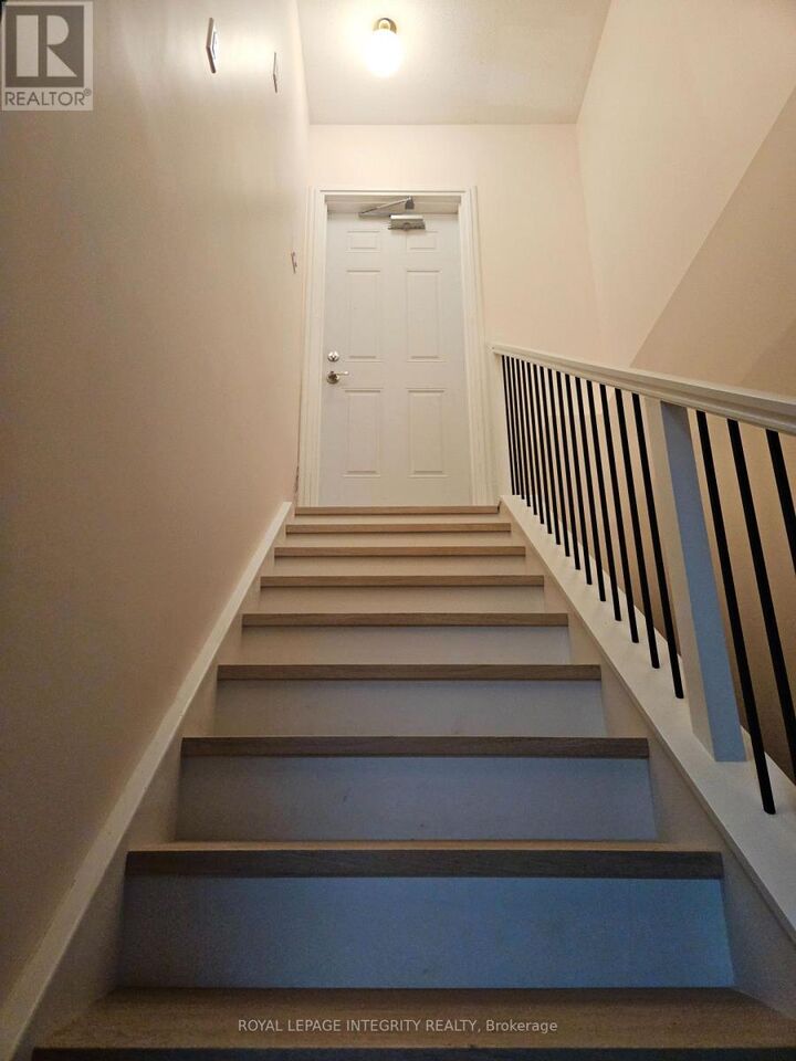 Property Photo: 804 Hot Springs Way ON K1V 1R9