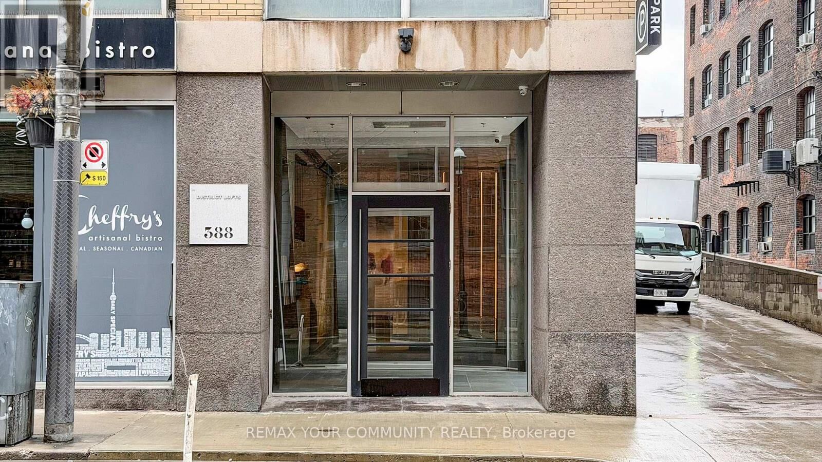 Property Photo:  388 Richmond Street West 913  ON M5V 3P1 