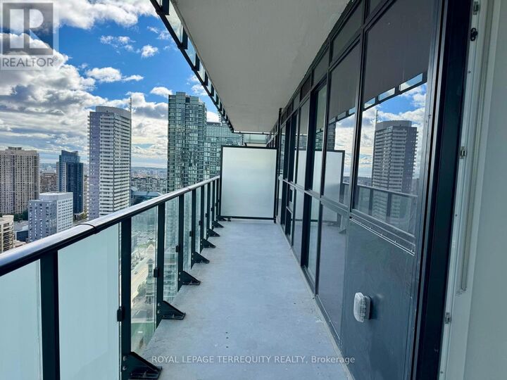 Property Photo:  4130 Parkside Village Drive 3004  ON L5B 0L7 