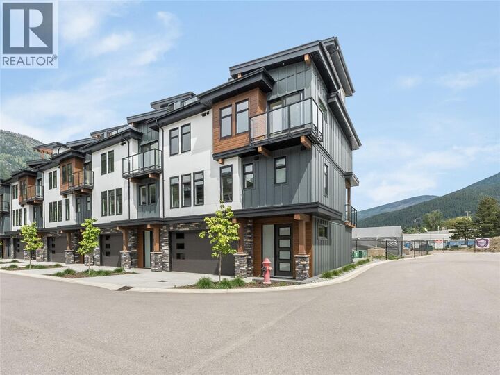 Property Photo: 910 Lakeside Drive 208 BC V1L 6G3
