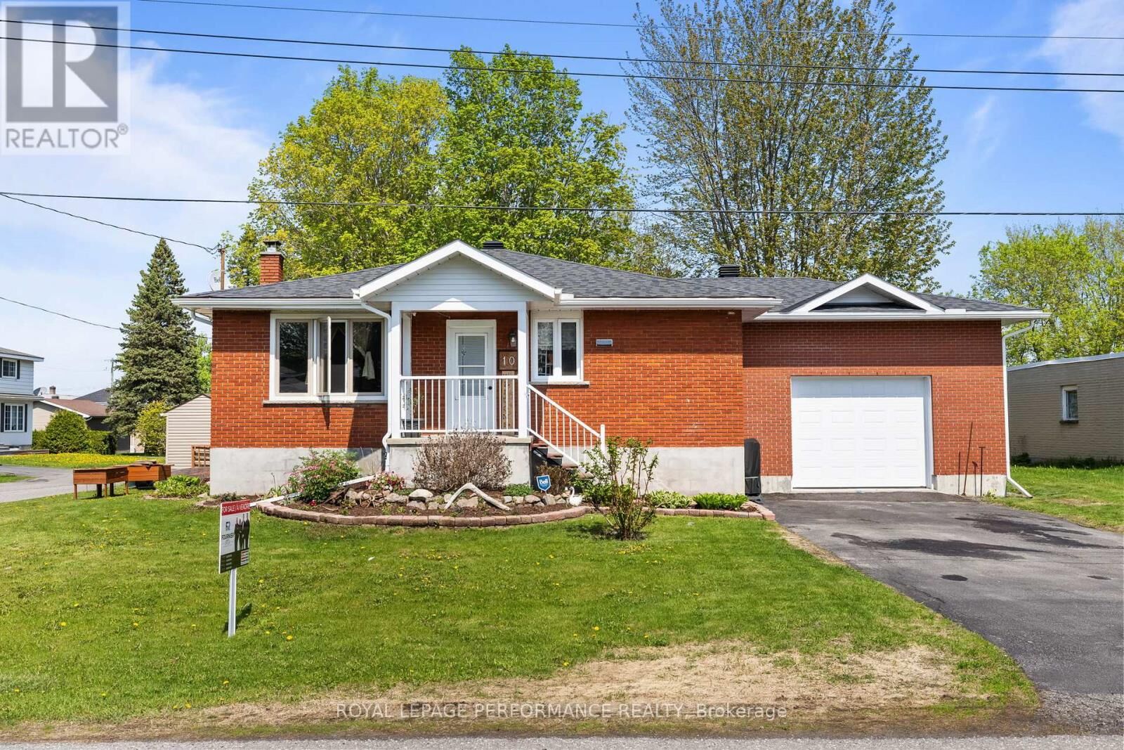 Property Photo:  10 Lamoureux Street  ON K0C 2B0 