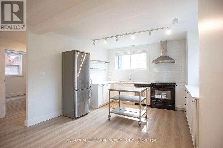 Property Photo:  49 Fairleigh Avenue South  ON L8M 2K1 