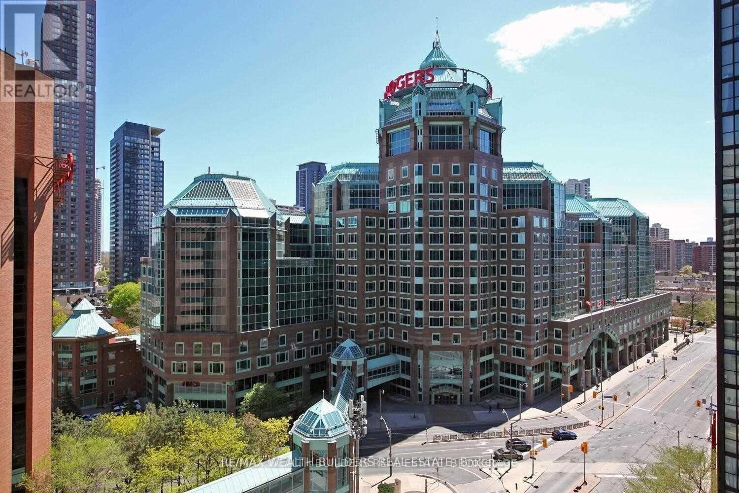 Property Photo:  28 Ted Rogers Way 1212  ON M4Y 2J4 