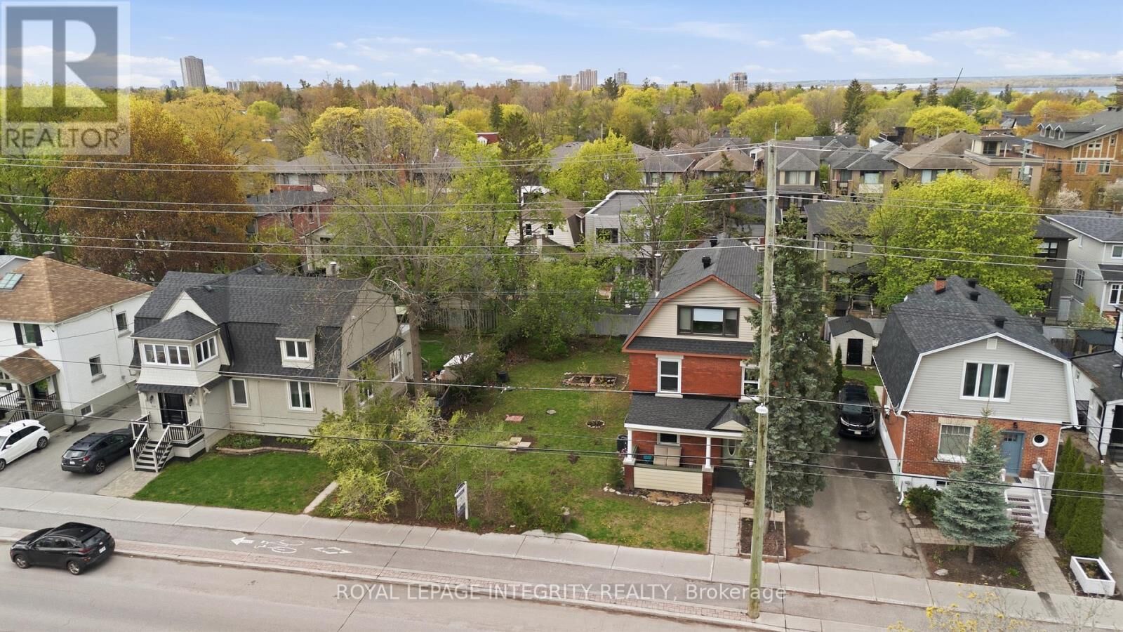Property Photo:  516 Churchill Avenue North  ON K1Z 5E4 