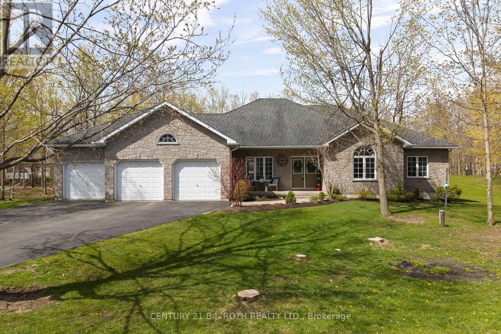 Property Photo:  6 Hemlock Crescent  ON L0L 2L0 