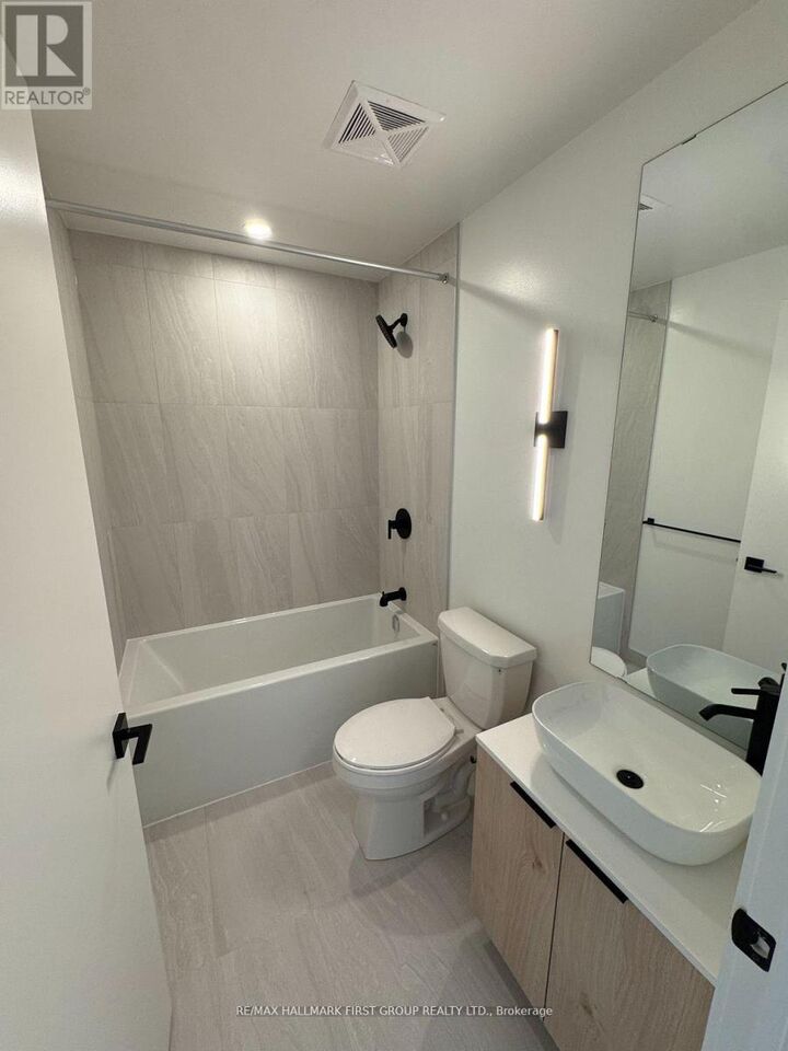 Property Photo:  1185 Dupont Street 621  ON M6H 0G5 