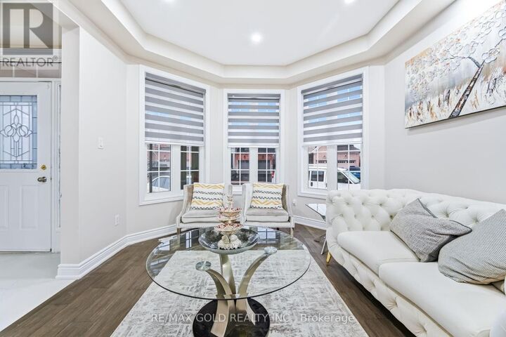 Property Photo:  29 Laurentide Crescent  ON L6P 1Y3 