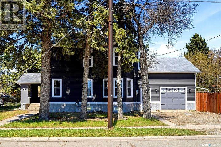 Property Photo:  1001 Buxton Street  SK S0G 2K0 