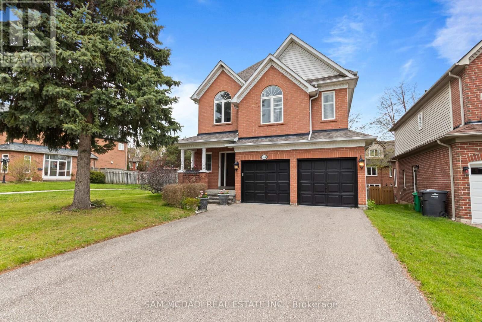 Property Photo:  964 Queen Street West  ON L5H 4J7 