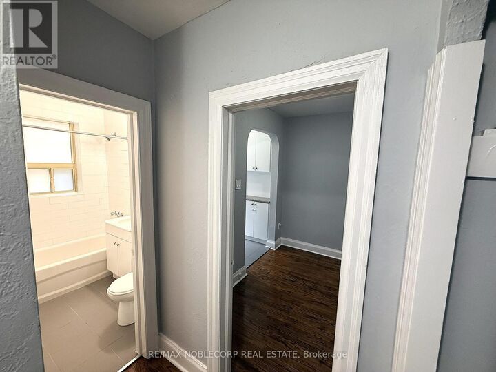 Property Photo: 1377 Bayview Avenue 1 ON M4G 3A5