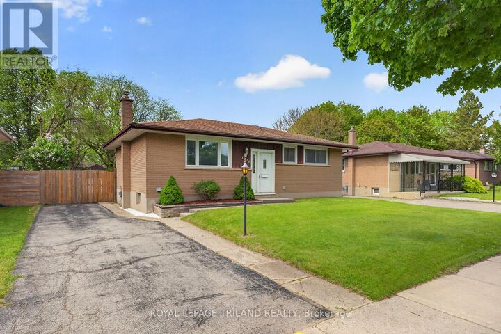 Property Photo:  1026 Chippewa Drive  ON N5V 2T5 