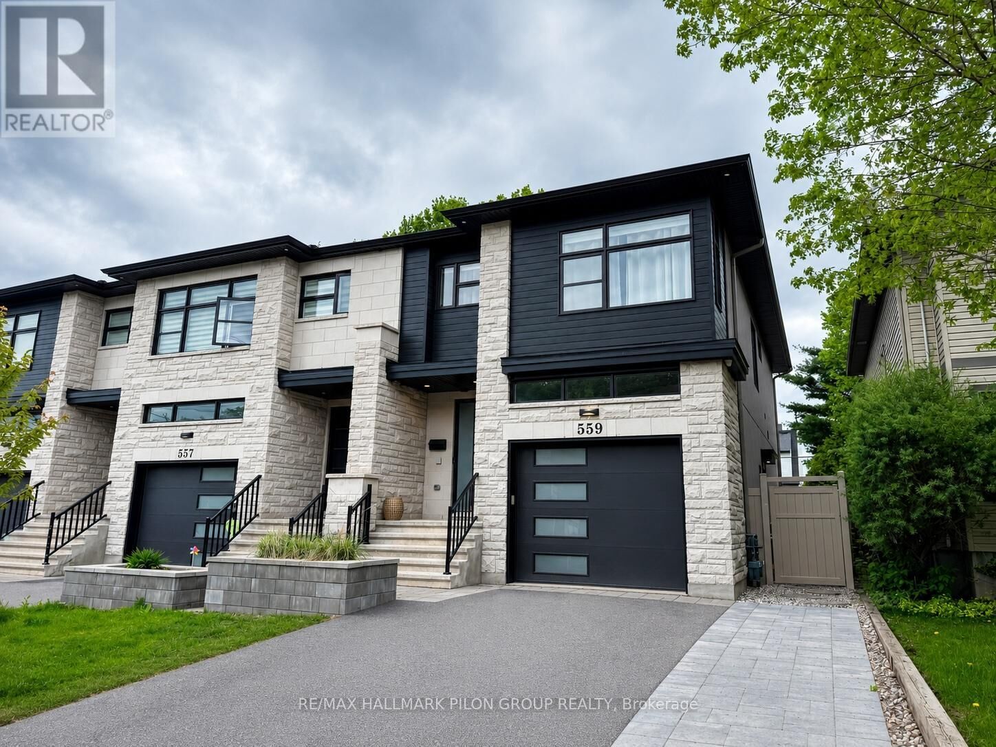 Property Photo:  559 Mutual Street  ON K1K 1C5 